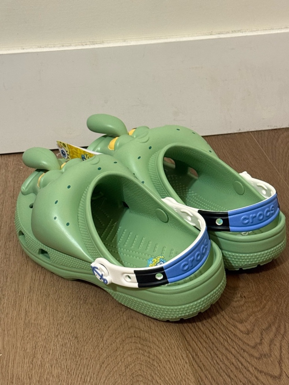 BRAND NEW Crocs x SpongeBob Squidward Clog – COLLECTIBLE DROP (Women’s 8) - Picture 6 of 7